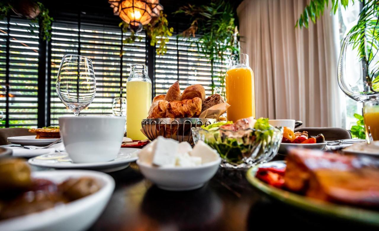 Lear Sense Hotel Gedera Bagian luar foto