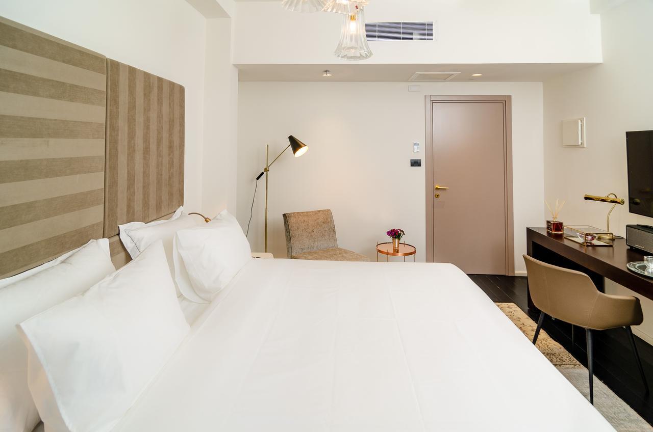 Lear Sense Hotel Gedera Bagian luar foto