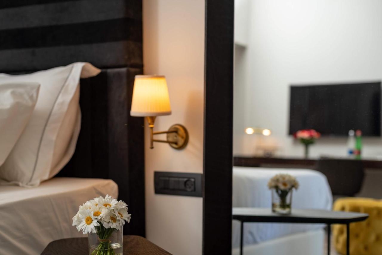 Lear Sense Hotel Gedera Bagian luar foto