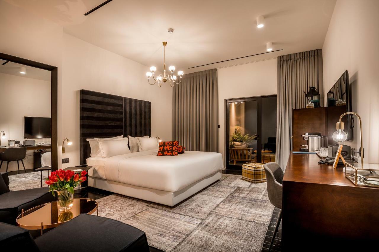 Lear Sense Hotel Gedera Bagian luar foto