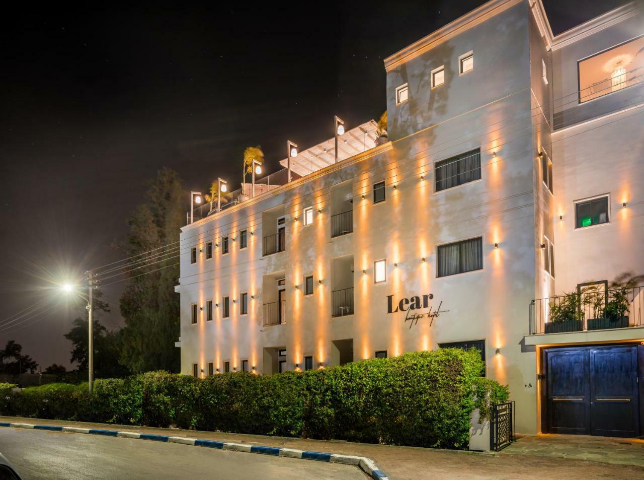 Lear Sense Hotel Gedera Bagian luar foto