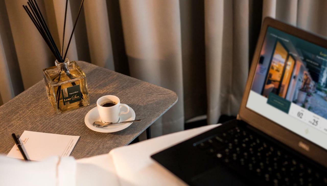 Lear Sense Hotel Gedera Bagian luar foto