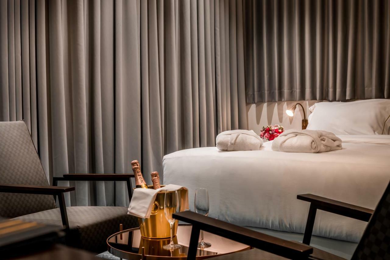 Lear Sense Hotel Gedera Bagian luar foto
